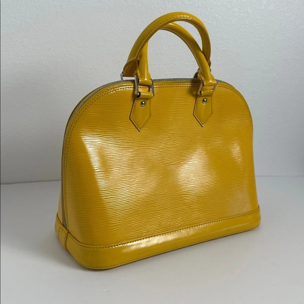 💯Authentic Louis Vuitton Alma Epi Leather – Yellow🍀